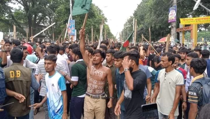 ঠাকুরগাঁওয়ে ছাত্রলীগ ও কোটা আন্দোলনকারীদের মাঝে সংঘর্ষ