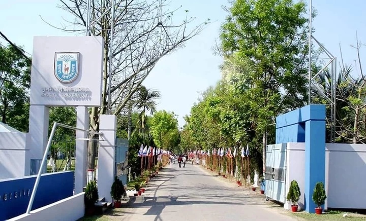 খুলনা বিশ্ববিদ্যাল; ছাত্র-ছাত্রীদের কাল সকাল সাড়ে দশটায় হল ত্যাগের নির্দেশ