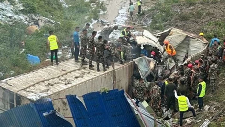 নেপালের ত্রিভুবনে বিমান বিধ্বস্ত হয়ে নিহত ৫