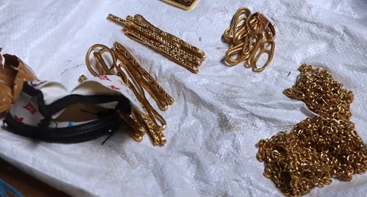ঝিনাইদহে স্বর্ণ পাচারে ছিনতাইকারীর হামলা, উদ্ধার ১৮১ ভরি স্বর্ণ