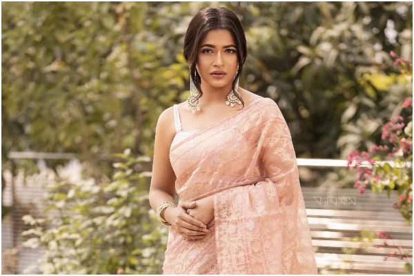 ‘দুই চোখের পাতা এক করতে পারিনি’