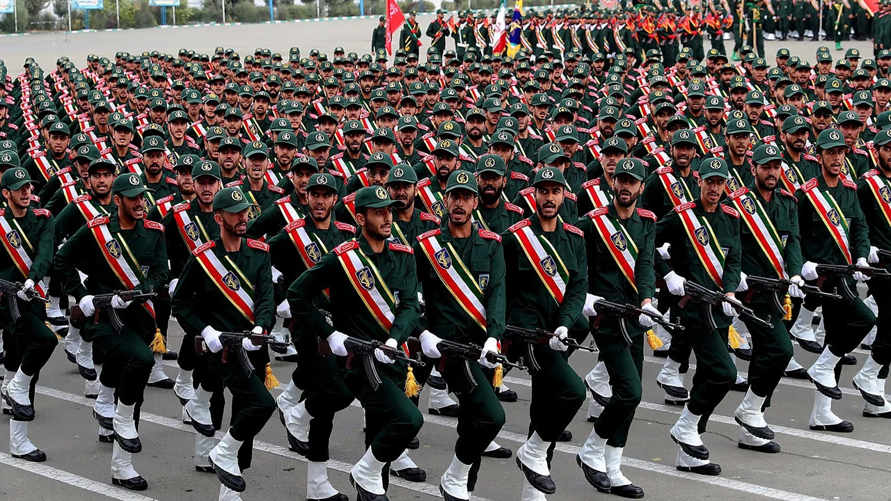 যুদ্ধের নিয়ন্ত্রণ ইরান সরকারের হাতে নয়, বিপ্লবী গার্ডের কাছে